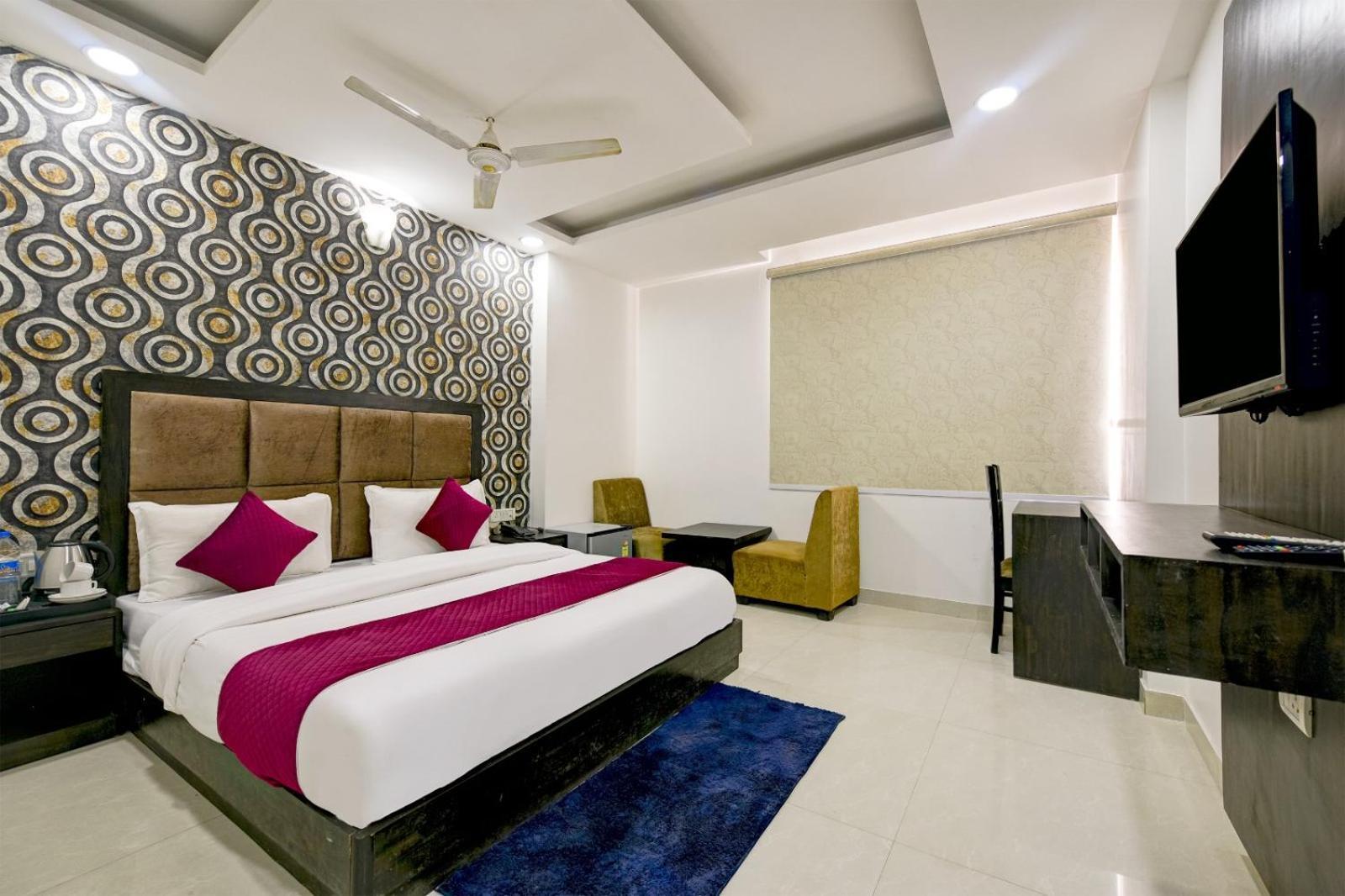 Rosewood Suites A Family Hotel Near Delhi Airport Нью-Дели Экстерьер фото