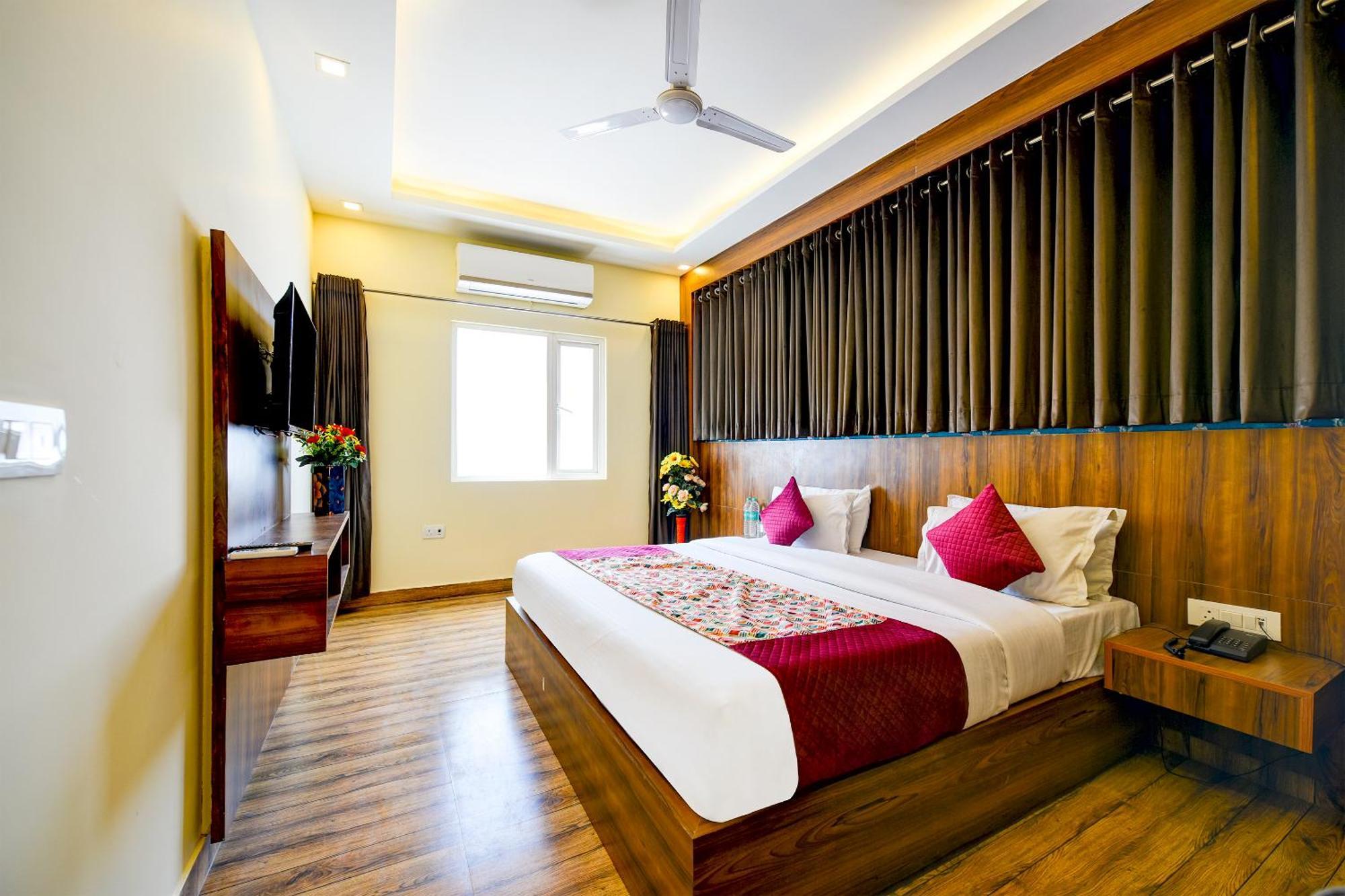 Rosewood Suites A Family Hotel Near Delhi Airport Нью-Дели Экстерьер фото