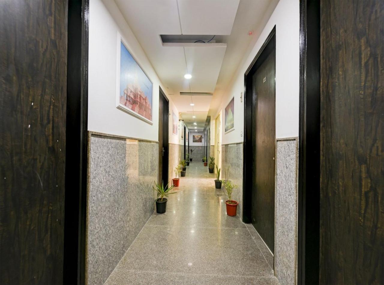 Rosewood Suites A Family Hotel Near Delhi Airport Нью-Дели Экстерьер фото