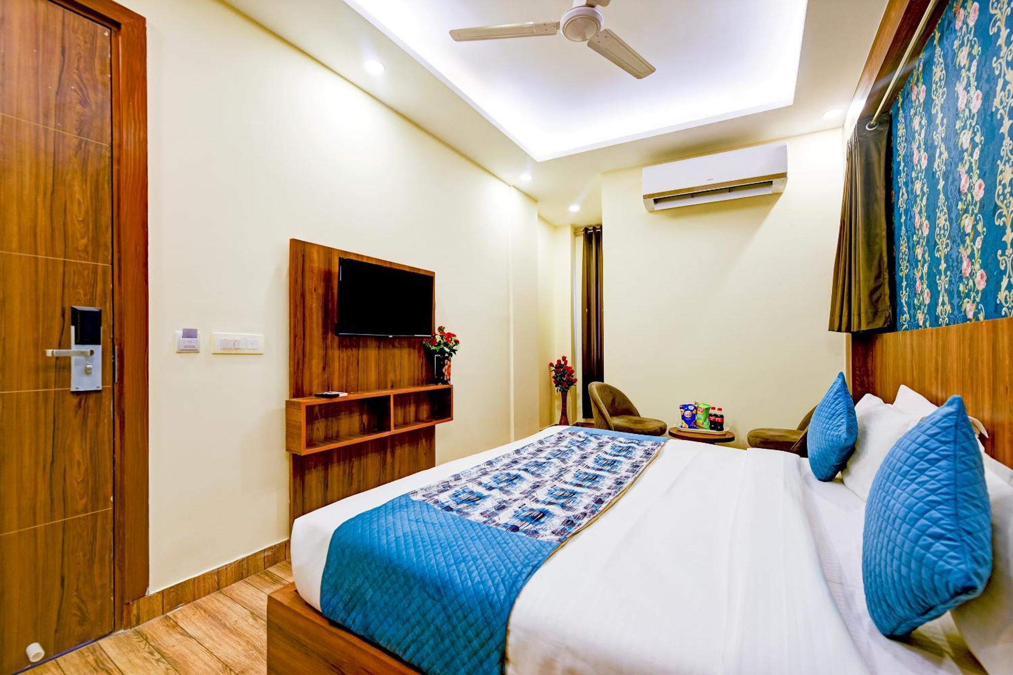 Rosewood Suites A Family Hotel Near Delhi Airport Нью-Дели Экстерьер фото